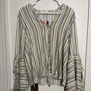 Pretty boho top with bell sleeves. Size L runs small, fits more like a medium